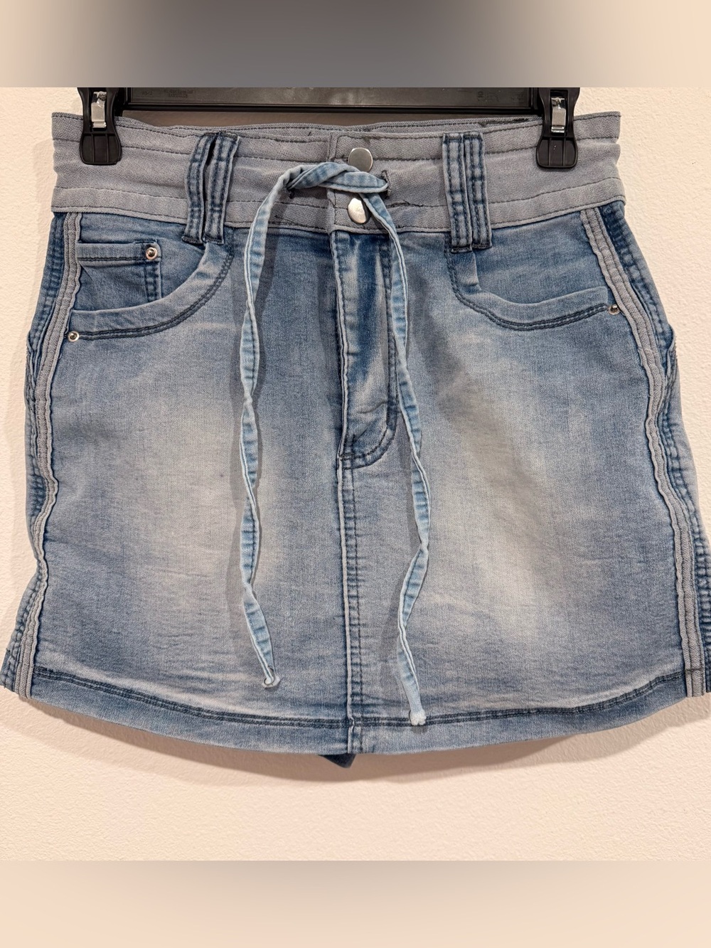 Women’s Size M Light Wash Denim Skort Double Button Drawstring Cuffed Hem